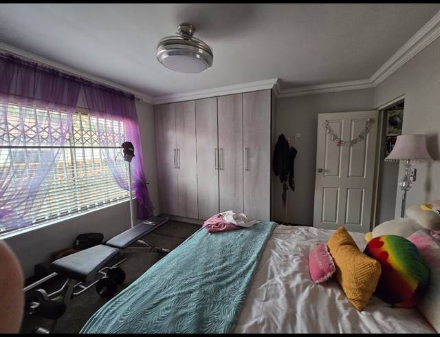 4 BEDROOM FREESTANDING FOR SALE IN PETERSFIELD